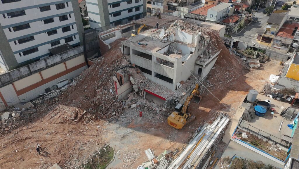 Demolição de antigo colégio na Vila Prudente – SP