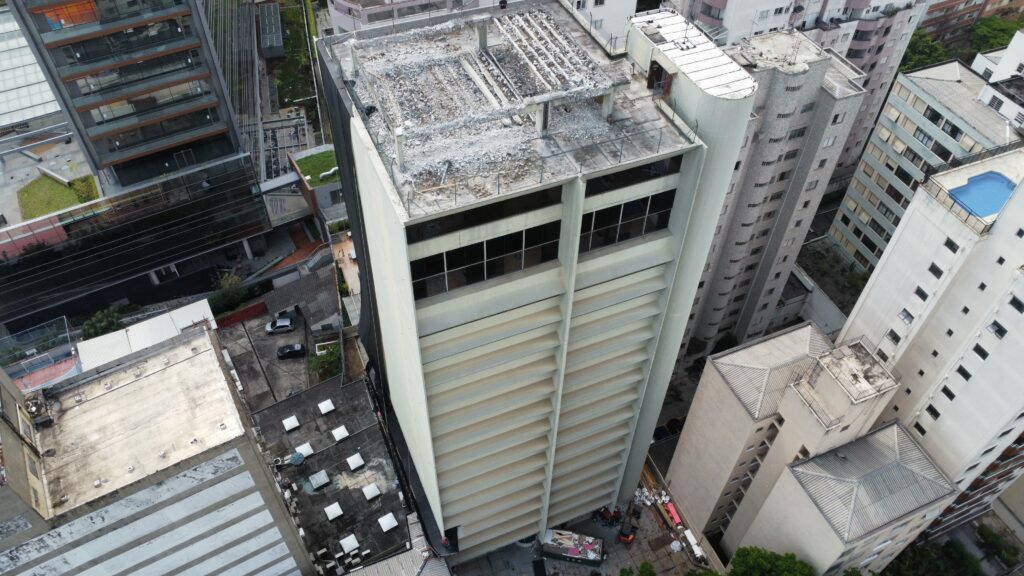 Demolição de antigo edifício na Consolação – SP